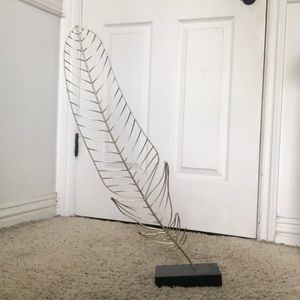 Feather gold room decor